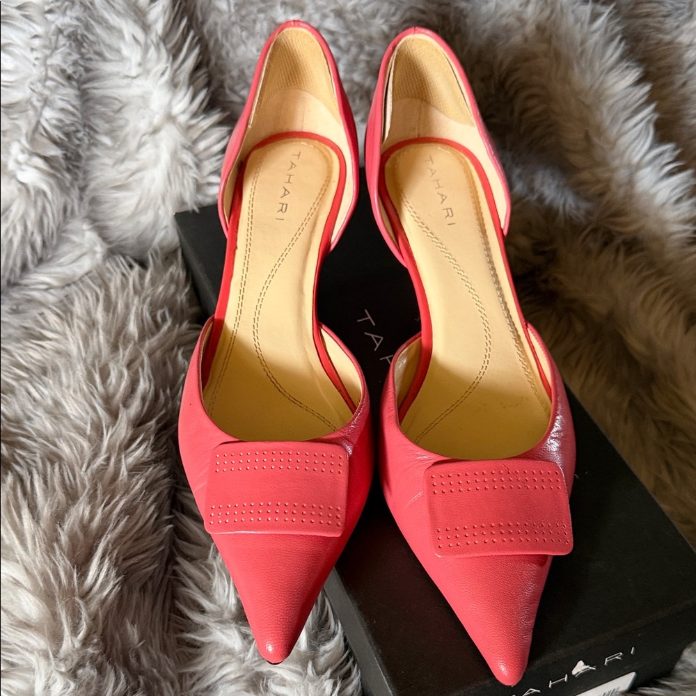 Tahari Women's Coral Pointed Toe Heels